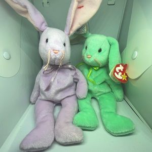“Hippity” and “floppity” bunny dúo Vintage Ty beanie babies